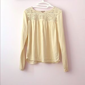 Aeropostale flowy blouse with special design!